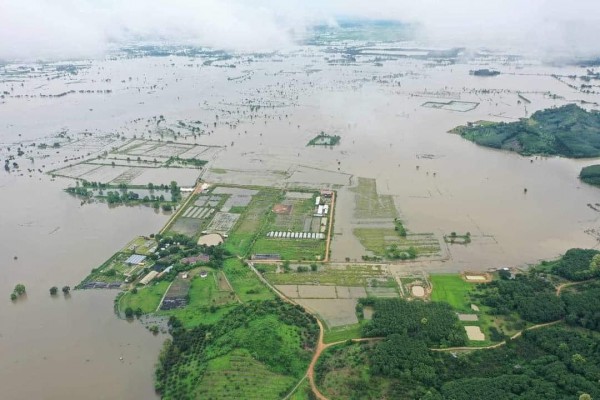 Mưa lớn gây lũ lụt nghiêm trọng ở miền Bắc Thái Lan