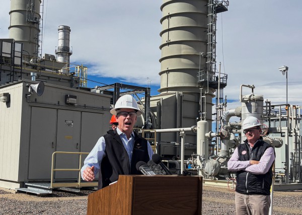 Mỹ cho phép bán dầu nguồn gốc Iran, cho vay 45,2 triệu thùng dự trữ chiến lược