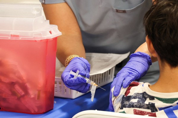 Mỹ giảm số vắc xin được khuyến nghị cho mọi trẻ em Mỹ giảm số vắc xin được khuyến nghị cho mọi trẻ em