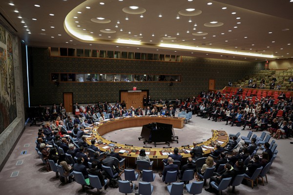 Nga 'giữa muôn trùng vây'