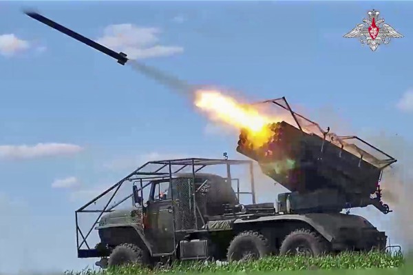 Nga ồ ạt phóng tên lửa và UAV sang Ukraine từ nhiều hướng