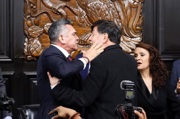 Nghị sĩ Mexico ẩu đả khi tranh cãi về việc để Mỹ can thiệp quân sự Nghị sĩ Mexico ẩu đả khi tranh cãi về việc để Mỹ can thiệp quân sự