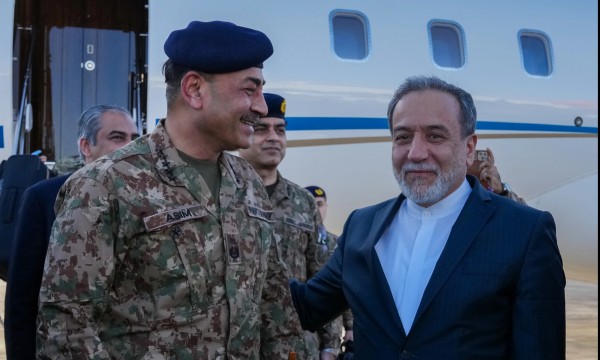 Ngoại trưởng Iran sang Pakistan, hy vọng đàm phán được thắp lên