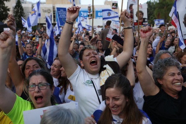 Người Israel, Palestine vỡ òa chào đón con tin, tù nhân trở về