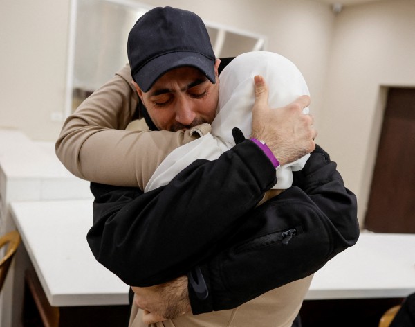 Người Israel, Palestine vỡ òa chào đón con tin, tù nhân trở về