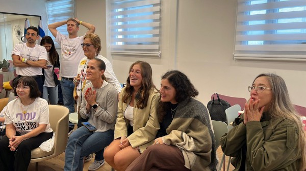 Người Israel, Palestine vỡ òa chào đón con tin, tù nhân trở về