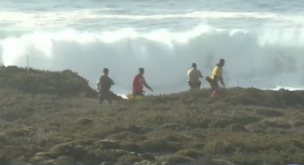 Người cha thiệt mạng khi lao theo cứu con gái bị sóng lớn cuốn ra biển Người cha thiệt mạng khi lao theo cứu con gái bị sóng lớn cuốn ra biển