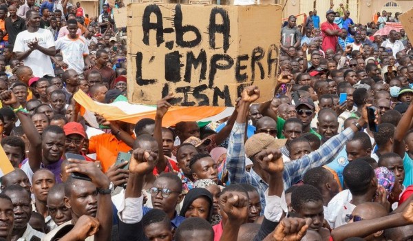 Người dân Niger tuần hành ăn mừng Pháp rút quân