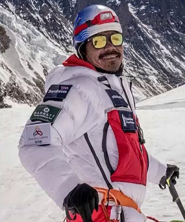 Người khuyết tật cả hai chân chinh phục đỉnh Everest