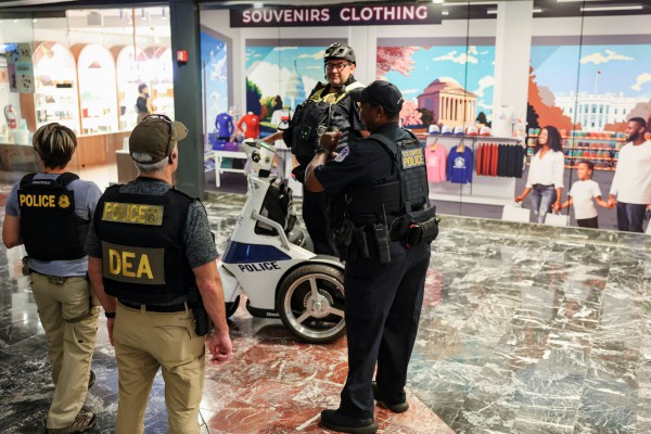 Người vô gia cư ở thủ đô Washington có thể phải vào tù nếu không rời đi Người vô gia cư ở thủ đô Washington có thể phải vào tù nếu không rời đi