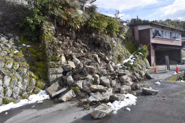 Nhật Bản động đất 6,2 độ Richter, cảnh báo nguy cơ sạt lở diện rộng