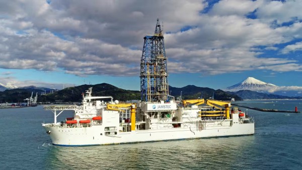 Nhật Bản tính khai thác đất hiếm sâu kỷ lục dưới đáy đại dương