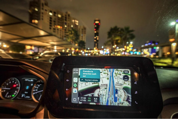 Nhiễu GPS vì xung đột Trung Đông: tàu bè 'trên cạn' còn xe cộ 'lội biển'