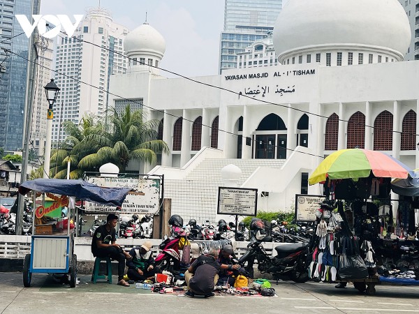 Nhọc nhằn kiếm sống dưới cái nắng “cháy da” của Jakarta