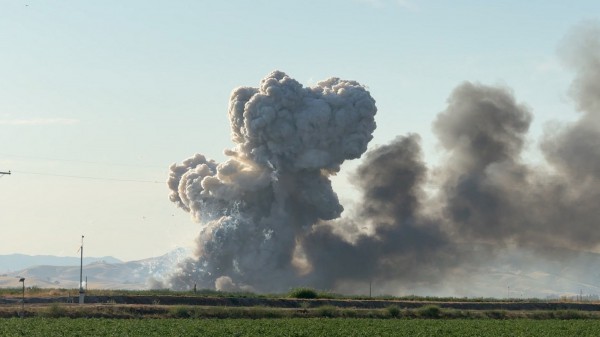 Nổ lớn san bằng cơ sở pháo hoa ở California, 7 người mất tích