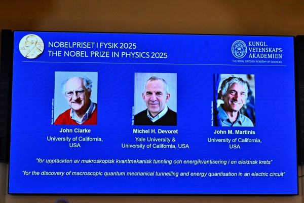Nobel Vật lý 2025 trao cho 3 nhà khoa học tại Mỹ Nobel Vật lý 2025 trao cho 3 nhà khoa học tại Mỹ