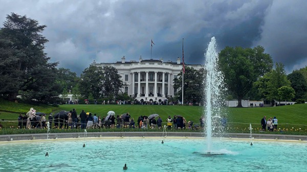 Nước Mỹ giữa chia rẽ: Tổng thống Trump trước sức ép bị “quay xe”