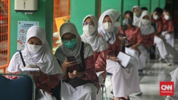 Omicron tăng đột biến, Hiệp hội giáo viên và bác sĩ Indonesia kêu gọi đóng cửa trường học