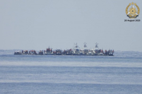 Philippines cảnh báo Trung Quốc không vượt 'lằn ranh đỏ' ở Biển Đông Philippines cảnh báo Trung Quốc không vượt 'lằn ranh đỏ' ở Biển Đông