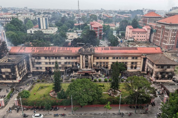 Quân đội Nepal áp đặt lệnh giới nghiêm, tái thiết lập trật tự