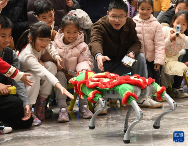 Robot, AI khuấy đảo lễ hội Tết 2025 ở Trung Quốc Robot, AI khuấy đảo lễ hội Tết 2025 ở Trung Quốc