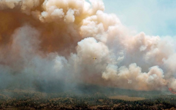 Sau Mỹ, khói bụi do cháy rừng tại Canada lan sang châu Âu và đe doạ Bắc cực