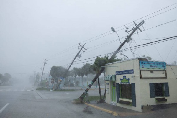 Siêu bão Milton gây thiệt hại lớn cho bang Florida (Mỹ)