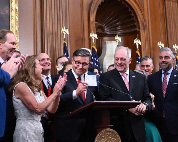 Siêu dự luật 'to đẹp' được Hạ viện Mỹ thông qua