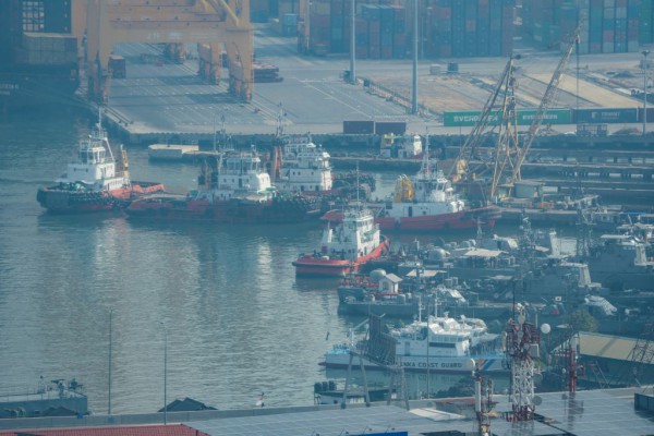 Siêu xe kẹt ở Sri Lanka vì xung đột Trung Đông Siêu xe kẹt ở Sri Lanka vì xung đột Trung Đông