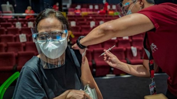 Singapore: Không tiêm chủng có nguy cơ cao mất việc