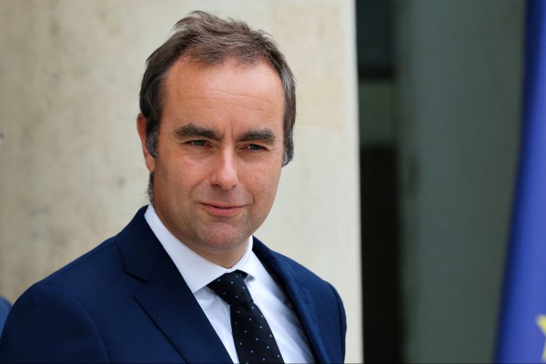 Tân Thủ tướng Pháp đối mặt thử thách lớn