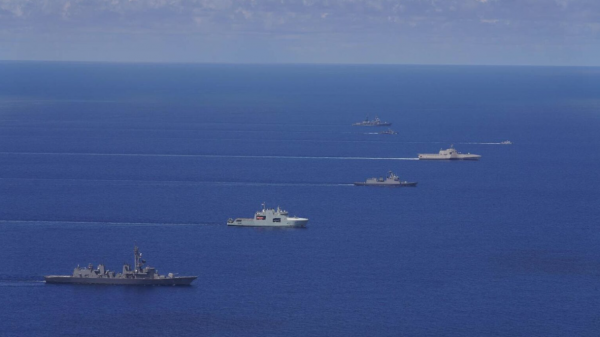 Tàu các nước dàn đội hình hùng hậu ở Biển Đông Tàu các nước dàn đội hình hùng hậu ở Biển Đông