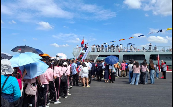 Tàu hải quân Trung Quốc cập cảng Thái Lan, lần đầu cho công chúng lên tàu Tàu hải quân Trung Quốc cập cảng Thái Lan, lần đầu cho công chúng lên tàu