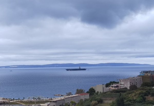 Tàu sân bay Mỹ đang tập hợp đội tàu hộ tống để đến Caribbean