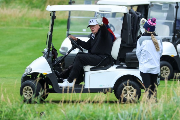 Thăm Scotland, Tổng thống Trump khai trương sân golf mới Thăm Scotland, Tổng thống Trump khai trương sân golf mới
