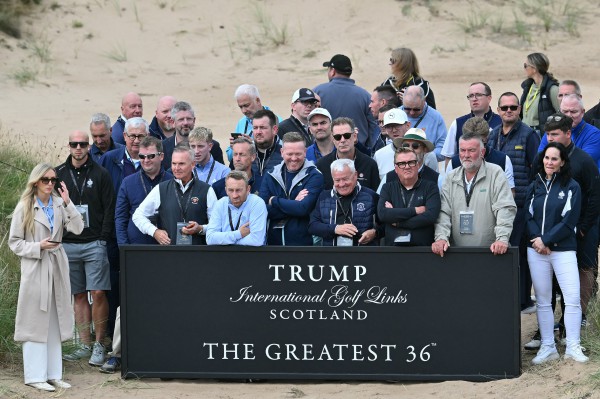Thăm Scotland, Tổng thống Trump khai trương sân golf mới Thăm Scotland, Tổng thống Trump khai trương sân golf mới