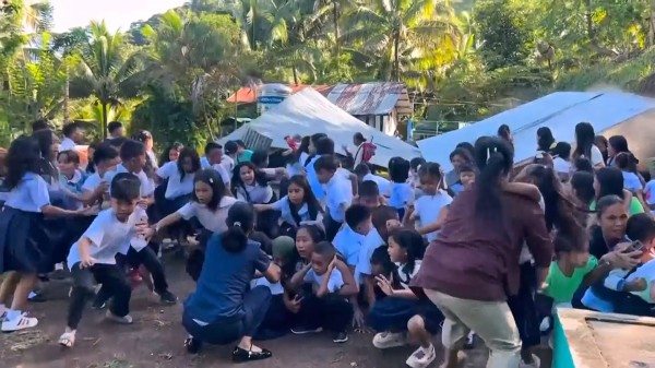 Thảm kịch động đất ở Philippines: Ít nhất 32 người thiệt mạng, sóng thần tràn bờ Thảm kịch động đất ở Philippines: Ít nhất 32 người thiệt mạng, sóng thần tràn bờ