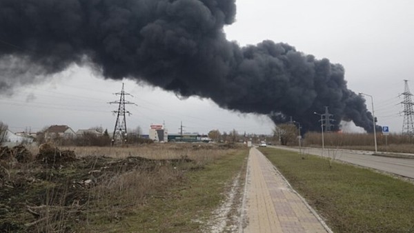 Thành phố của Nga gần Ukraine nghi bị pháo kích, một số người thiệt mạng