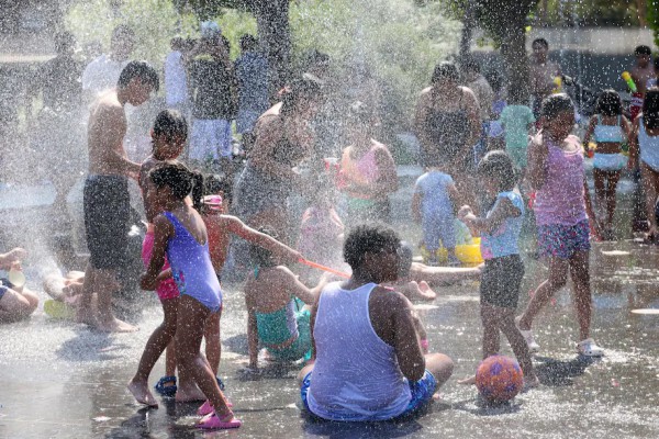 Thế giới oằn mình chống chọi thời tiết cực đoan Thế giới oằn mình chống chọi thời tiết cực đoan