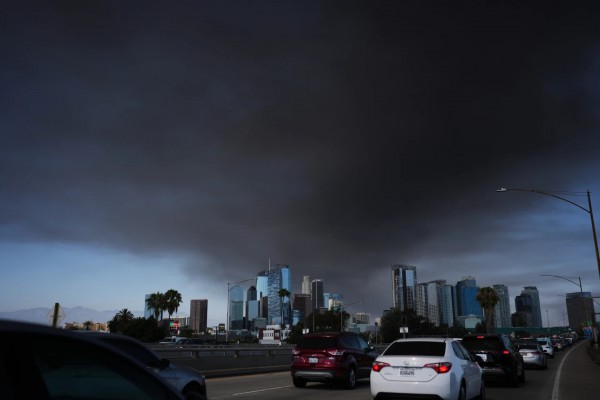 Thị trưởng Los Angeles ban bố khẩn cấp sau vụ cháy lớn ở kho đông lạnh Thị trưởng Los Angeles ban bố khẩn cấp sau vụ cháy lớn ở kho đông lạnh