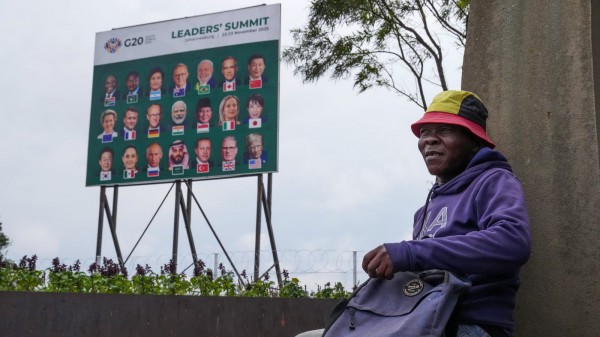 Thu nhập một năm của các tỉ phú đủ giúp cả thế giới thoát nghèo