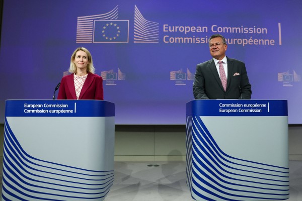 Thủ thuật trong, thông điệp ngoài Thủ thuật trong, thông điệp ngoài