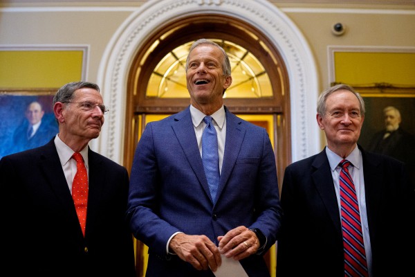 Thượng viện Mỹ thông qua dự luật chi tiêu gây tranh cãi của ông Trump