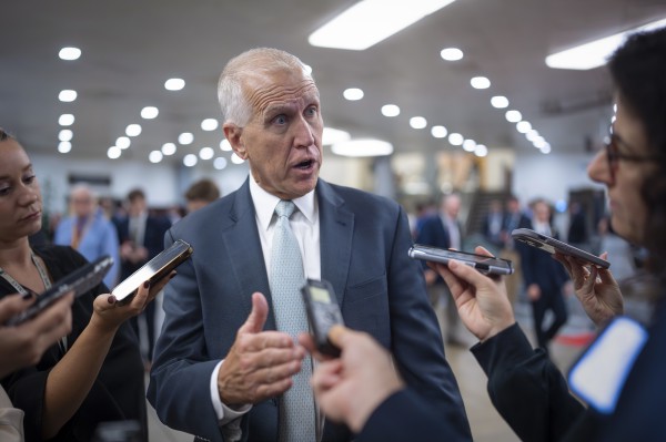 Thượng viện Mỹ tranh luận gay cấn siêu dự luật mang dấu ấn Tổng thống Trump Thượng viện Mỹ tranh luận gay cấn siêu dự luật mang dấu ấn Tổng thống Trump