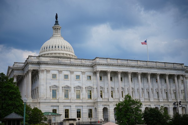 Thượng viện Mỹ tranh luận gay cấn siêu dự luật mang dấu ấn Tổng thống Trump Thượng viện Mỹ tranh luận gay cấn siêu dự luật mang dấu ấn Tổng thống Trump