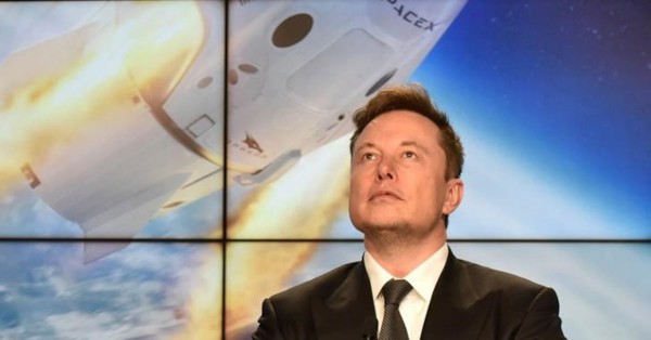Tỉ phú Elon Musk tạm gác kế hoạch lên sao Hỏa