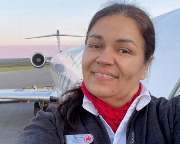 Tiếp viên Air Canada văng xa 100 m vẫn sống sót khi máy bay đụng xe cứu hỏa Tiếp viên Air Canada văng xa 100 m vẫn sống sót khi máy bay đụng xe cứu hỏa