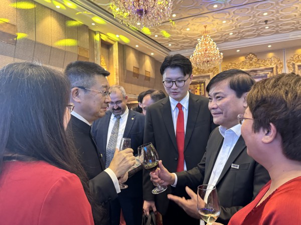 Tổng lãnh sự Trung Quốc tại TP.HCM: 'Tình hữu nghị hai nước ngày càng bền chặt' Tổng lãnh sự Trung Quốc tại TP.HCM: 'Tình hữu nghị hai nước ngày càng bền chặt'