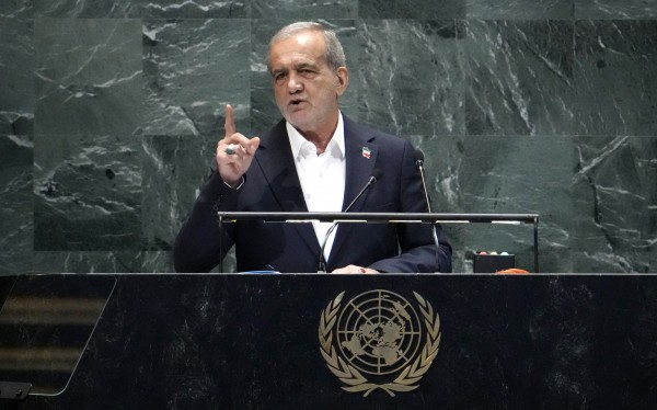 Tổng thống Iran cảnh báo nguy cơ chiến tranh nếu lãnh tụ Khamenei bị nhắm tới