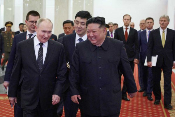 Tổng thống Putin, nhà lãnh đạo Kim Jong-un sẽ dự lễ duyệt binh tại Trung Quốc Tổng thống Putin, nhà lãnh đạo Kim Jong-un sẽ dự lễ duyệt binh tại Trung Quốc
